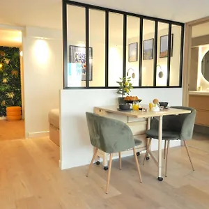 Appartamento Monaco # - 4 Persons - Hypercenter - And Sun - Private Parking - Clim - Full Renovated - Fast Wifi, Mentone